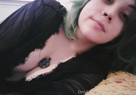 LewdPrincess08 naked model img