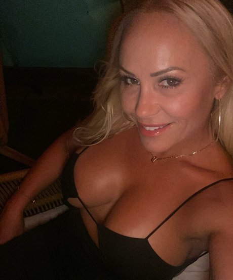 Mizz Heidi Marie pornstar naked img