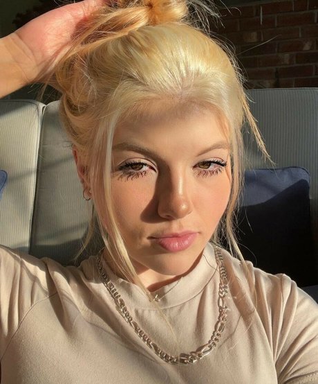 Lauren Suzaanne star hot pictures