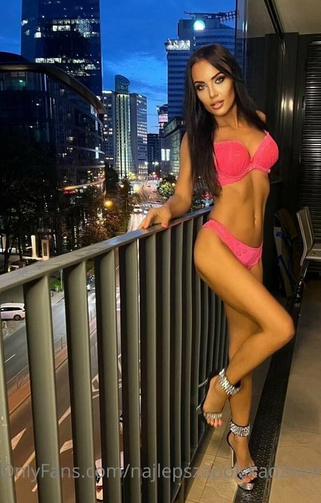 Monika Laskowska naked star image