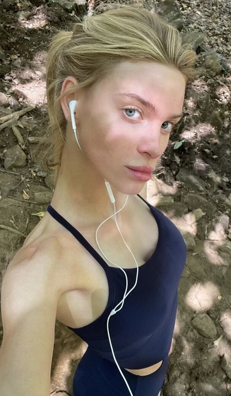 Emrosee Davies star pornographic picture