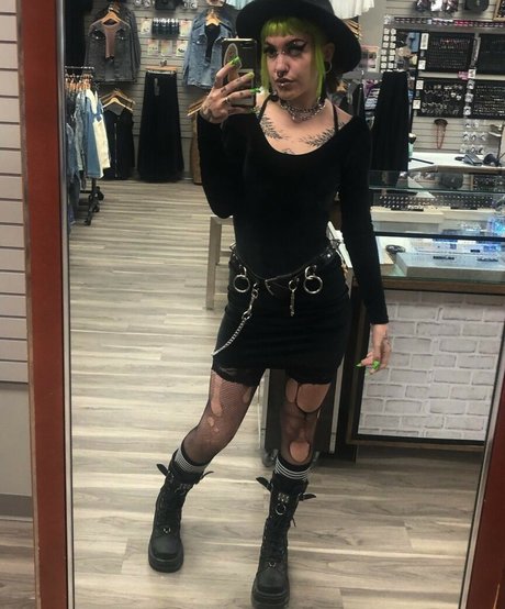 Ch0ke Cherry star top photos