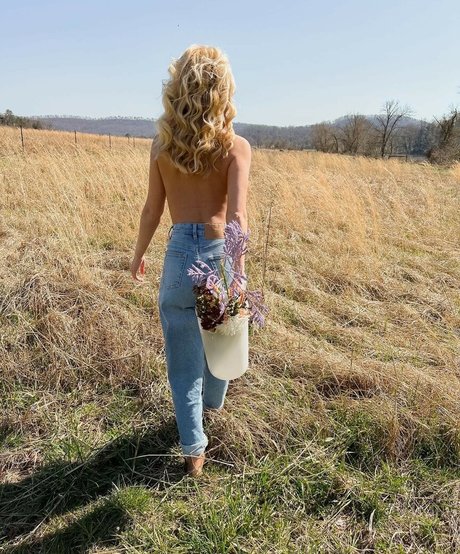 Maci Jo McCarley star erotic picture