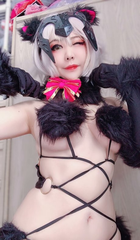 Vicky Lau model hot pictures