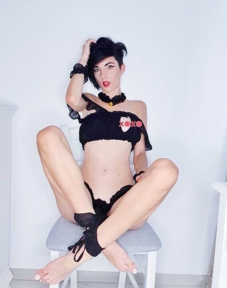 BellaSabini model pornographic photos