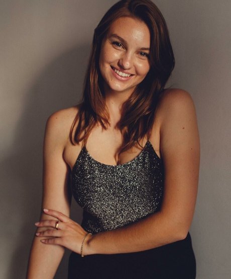 Olivia Brower art star pic