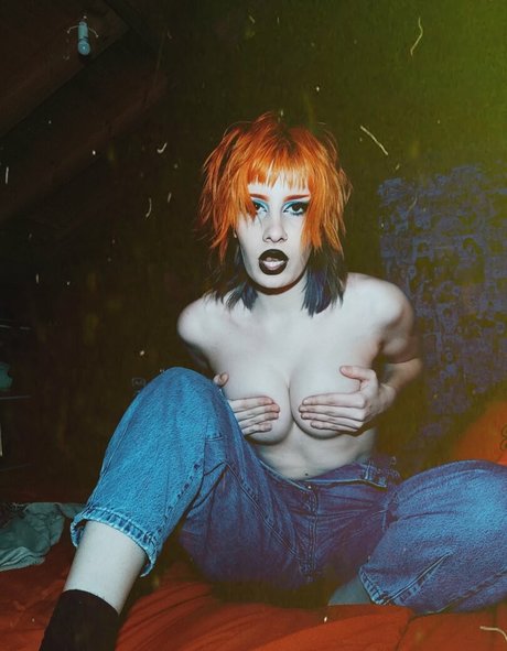 Nympha erotic model image