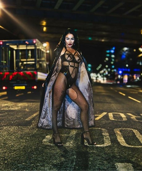 Reign Chaos nude model pic