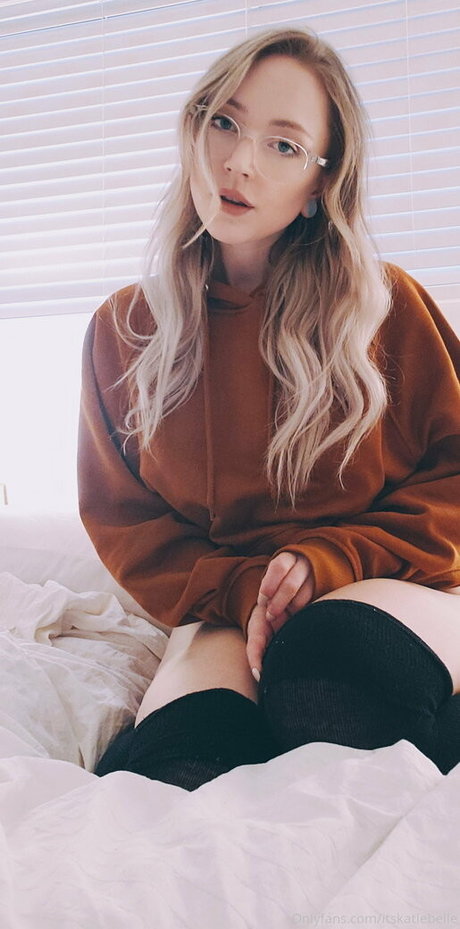 Katiebelle star sexy pic