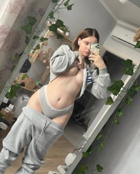 peachysindy nude pornstar image