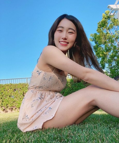 Yoojin sexy actress img