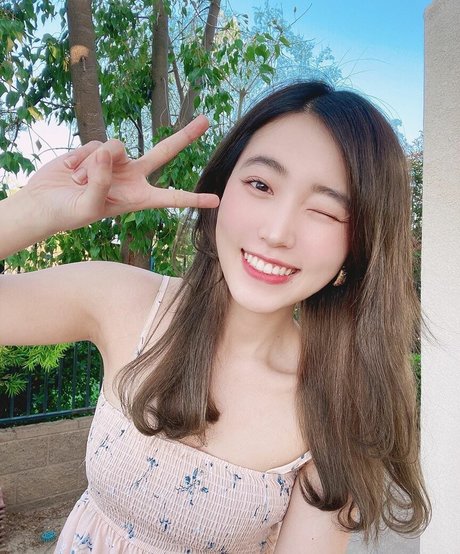 Yoojin pretty star image