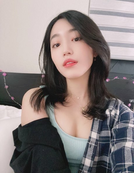 Yoojin star erotic photo