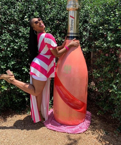 Dr Ebonie Vincent model art image