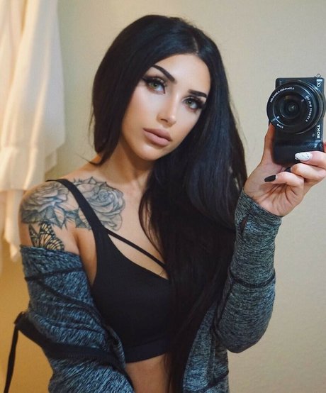 Rose Zaracupofchaiii art star photos