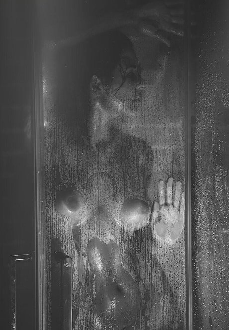 Alice Kelly naked pornstar photos