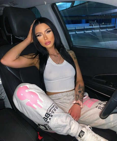 Bailey King porn star image