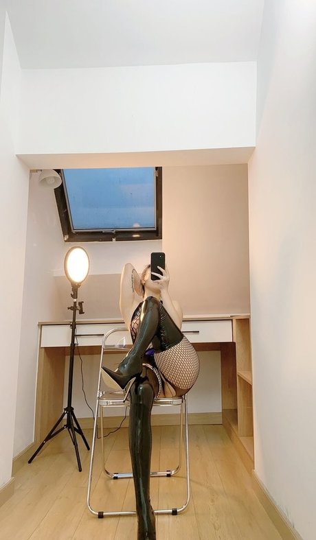 QiaonniuTT sexy actress image