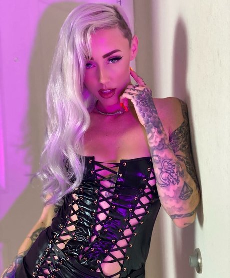 Shonda Laurelee Mackey naked pornstar img