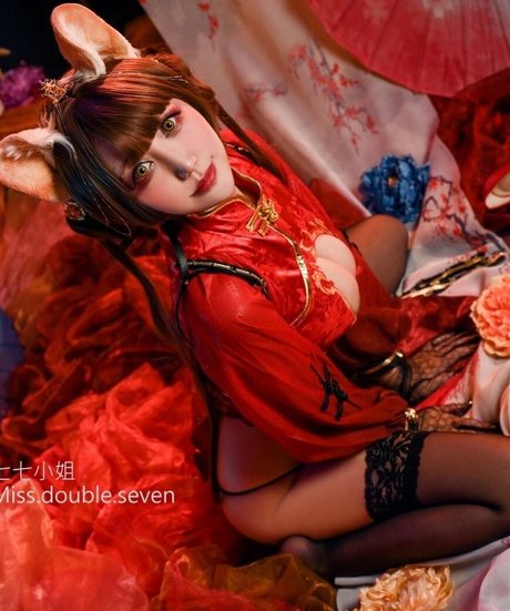 Miss Seven model erotic photo