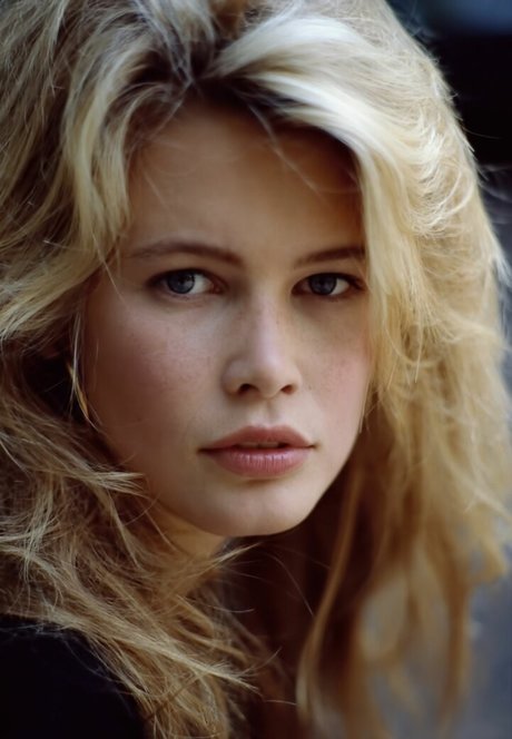 Claudia Schiffer erotic star gallery