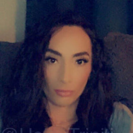 Holeytriniti model exclusive picture