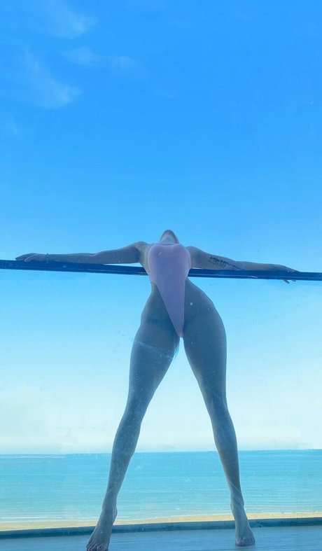 QianniuTT high quality actress pics