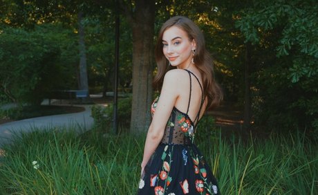 Sharkgirlkate adult model picture