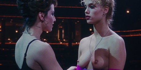 Elizabeth Berkley sex model pic