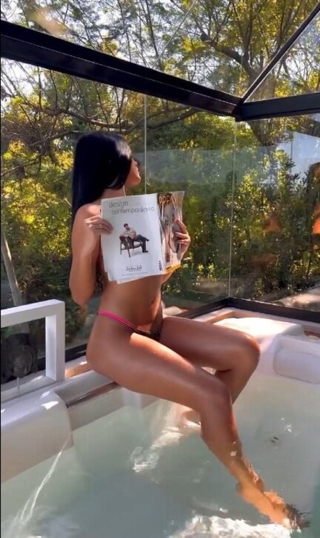 Victoria Medeiros nice model pictures