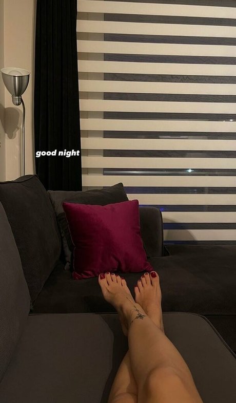 didembsener hot actress photos