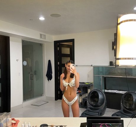 Mia Hayward xxx pornstar img