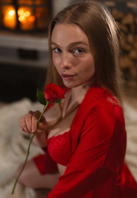 sirililia nice actress image