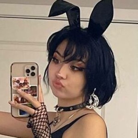 Awkwardlevi art model photo