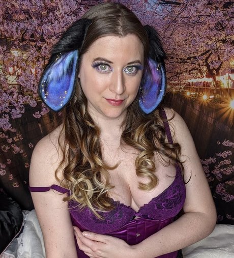 Lady Kitsune erotic actress pics