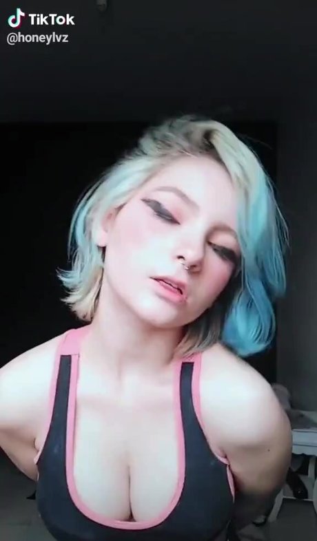 Honeylvz xxx pornstar gallery
