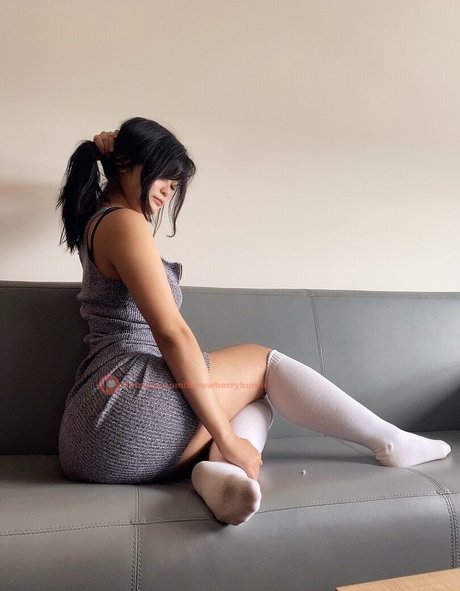 strawberrybunni model free picture