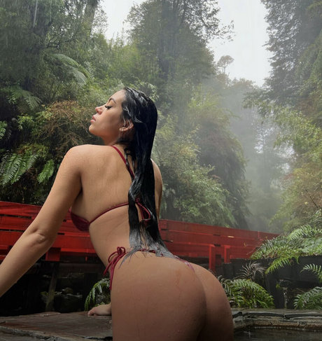 emilymatutt naked pornstar picture