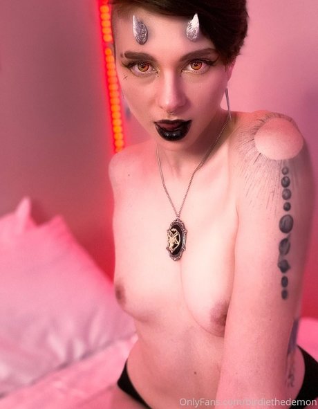Birdiethedemon star erotic photo