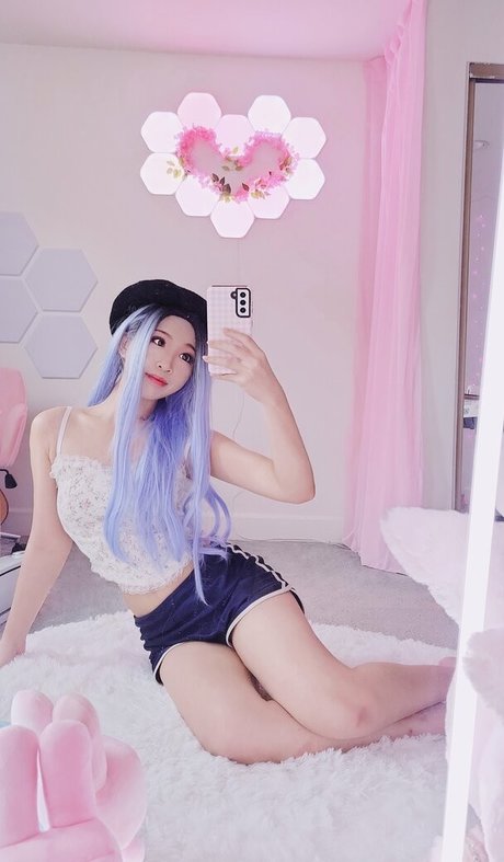 Starrymiu model erotic pic