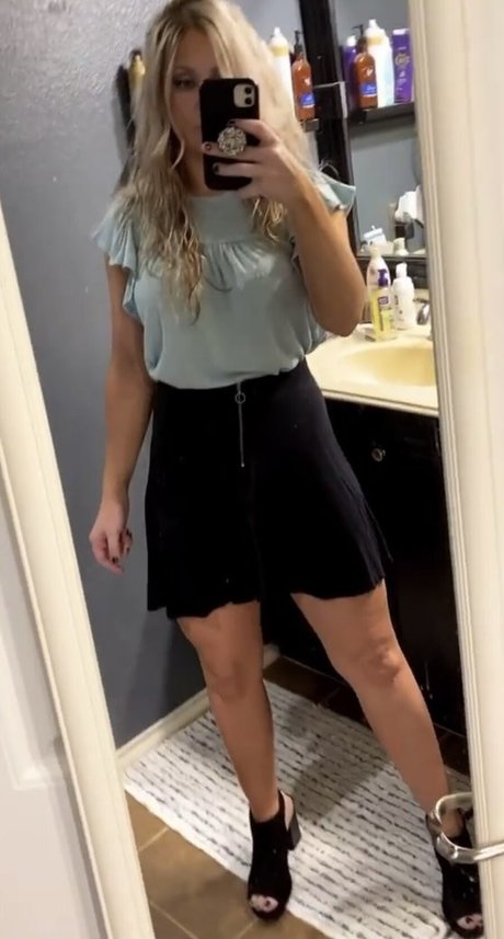 Ashleelyn__ model pornographic photo