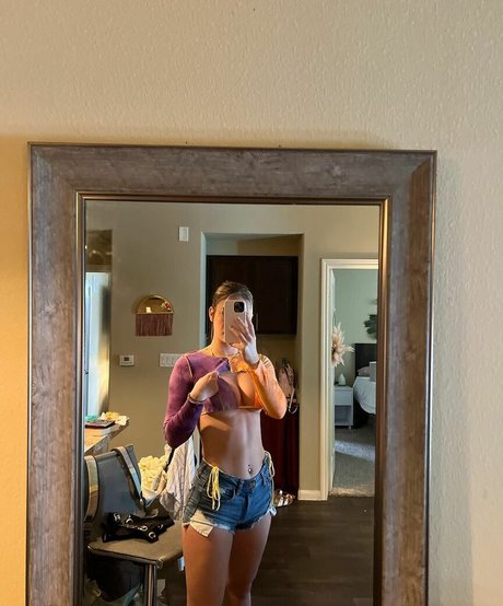 kassidy seebeck model top picture