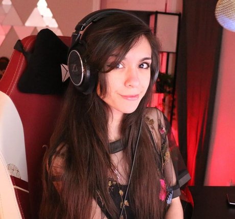 MaryMaybe xxx pornstar img