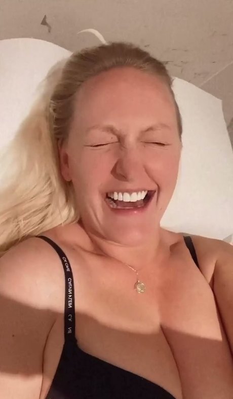 Helen Scott exclusive actress photos