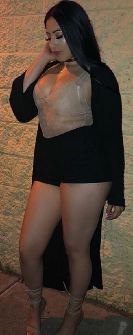 Victoriaines porn model picture