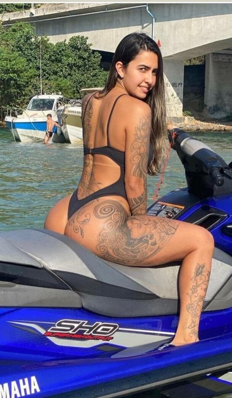 Paulla Naianna model pics