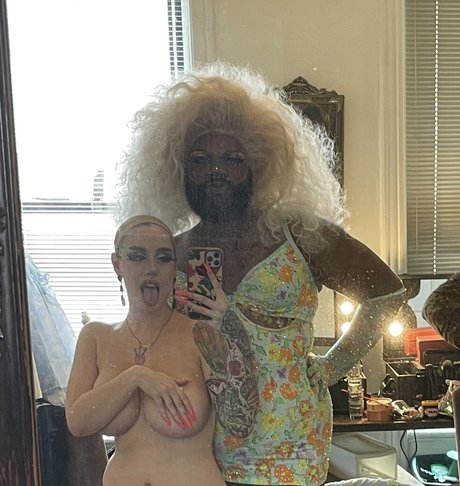 Ramona Slick porn model image