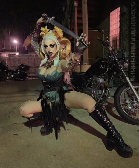 Ramona Slick model sexy pics