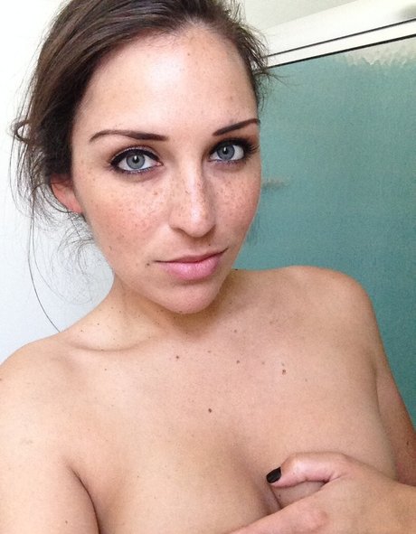 Elizabeth Barela pornstar erotic photo