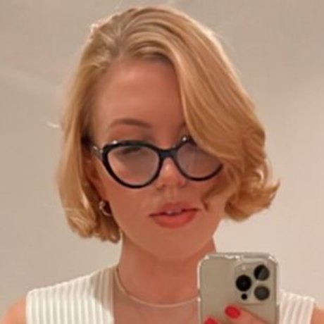 Vivienne Cole exclusive star pics